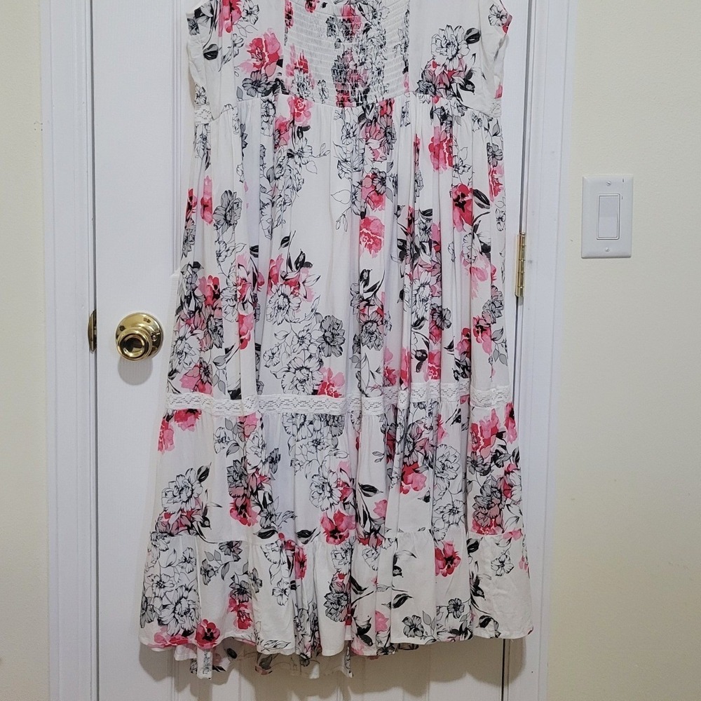 Torrid Floral Lace Trim Tiered Midi Dress White Pink Rayon Smocked Back Size 2 - Picture 9 of 9